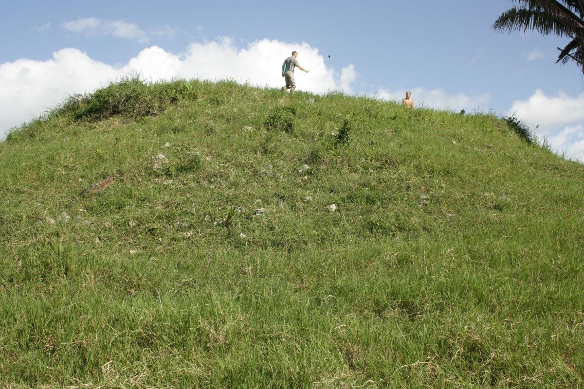 Torben og Frederik på toppen af en pyramide.jpg